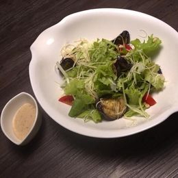 Салат с баклажанами гриль и ореховым соусом